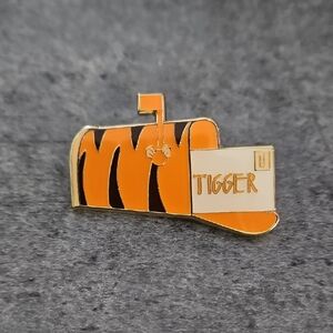 Loungefly Tigger Mailbox Pin